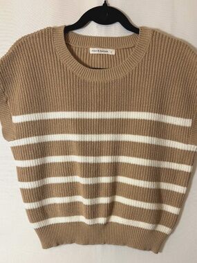 Moon & Madison Tan Striped Knit Sweater Vest Women’s Large Sleeveless